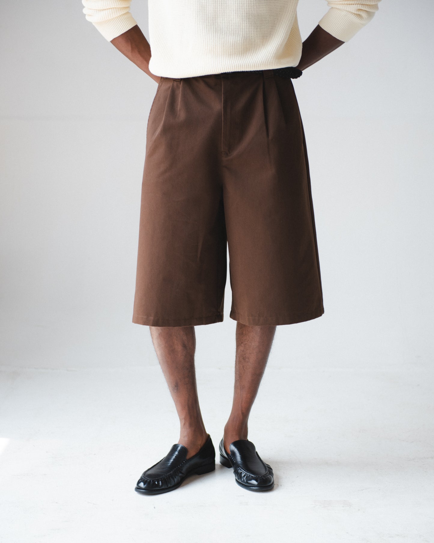 Giant Pleated Shorts - Walnut